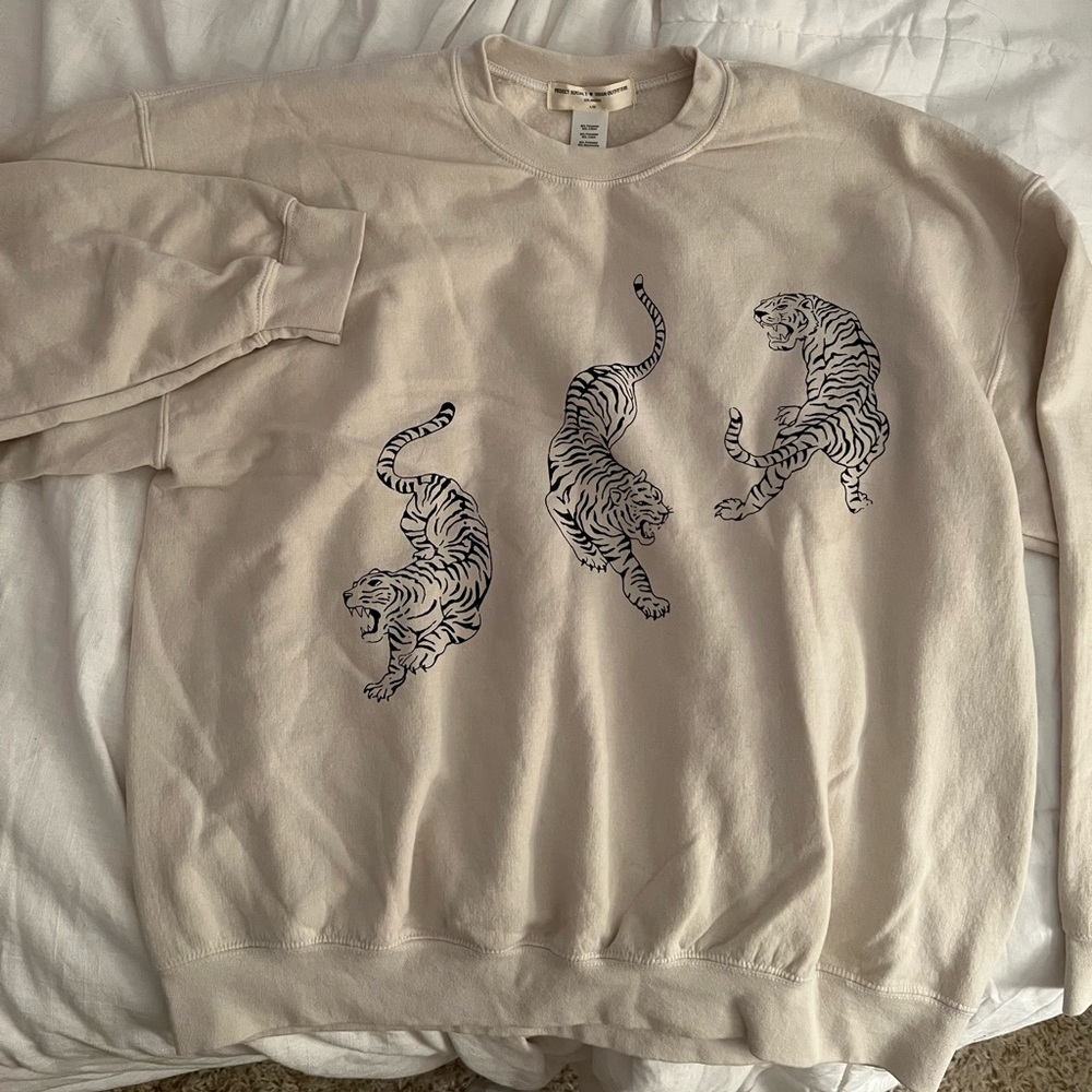 NWOT Urban Outfitters Crewneck
